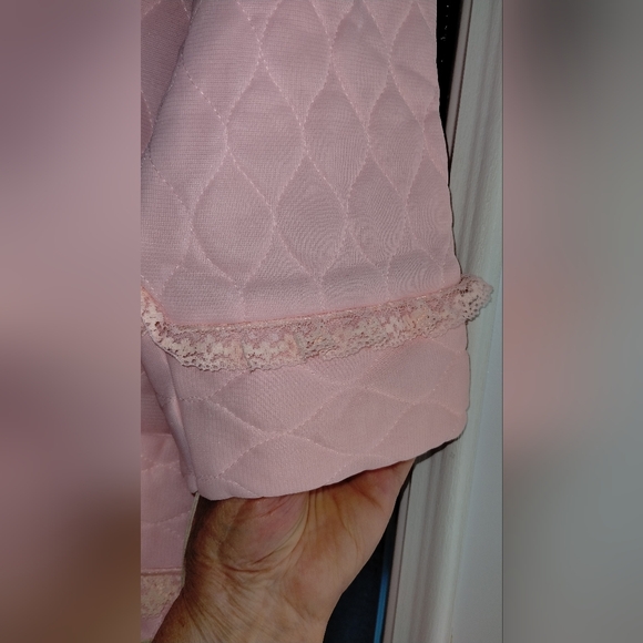 Vintage Leisure Life Pink Quilted Robe with Pockets - Picture 11 of 14